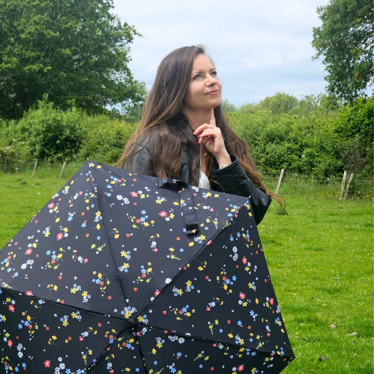 Tiny 2 - Buttercup Sprig