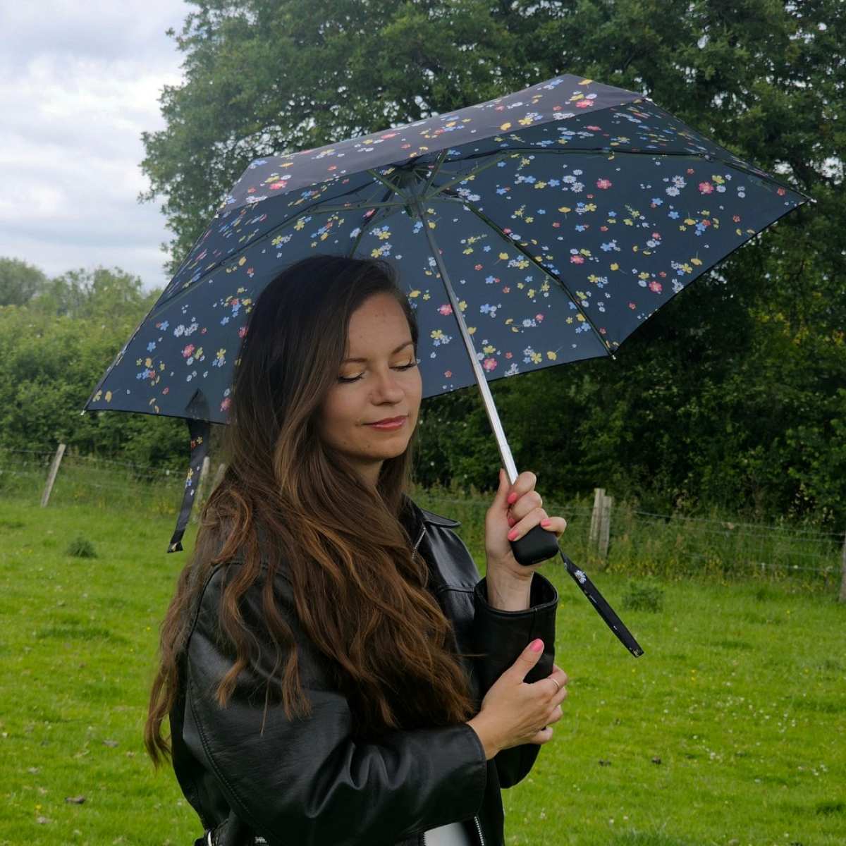 Tiny 2 - Buttercup Sprig